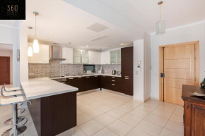 Pender LUX Complex - 3BR Unit with Private Parking by 360 Estates